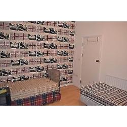 Twin or Triple room available in South Wimbledon.
