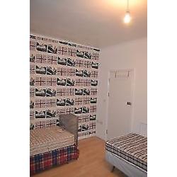 Twin or Triple room available in South Wimbledon.