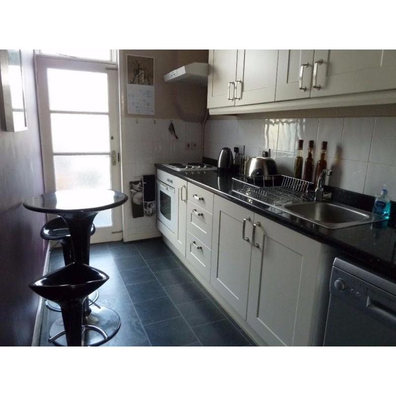 Kitchen units, worktop and sink