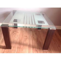Glass corner/coffee table