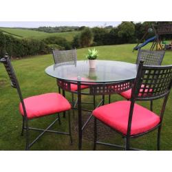 Beautiful Garden Table / Four Chairs