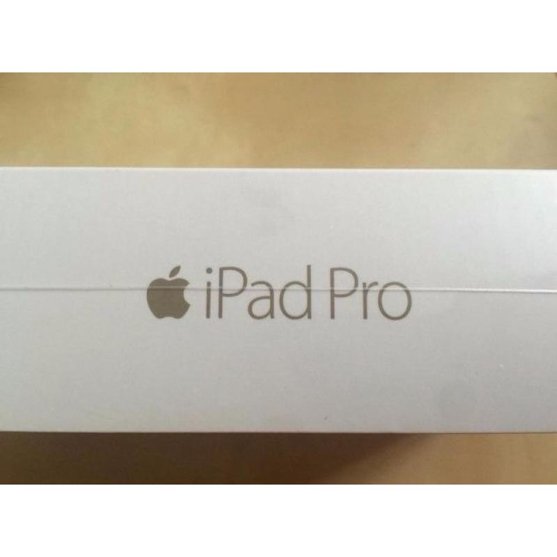Apple I Pad pro 128GB 9.7-Inch with WIFI + Cellular Gold In Colour.