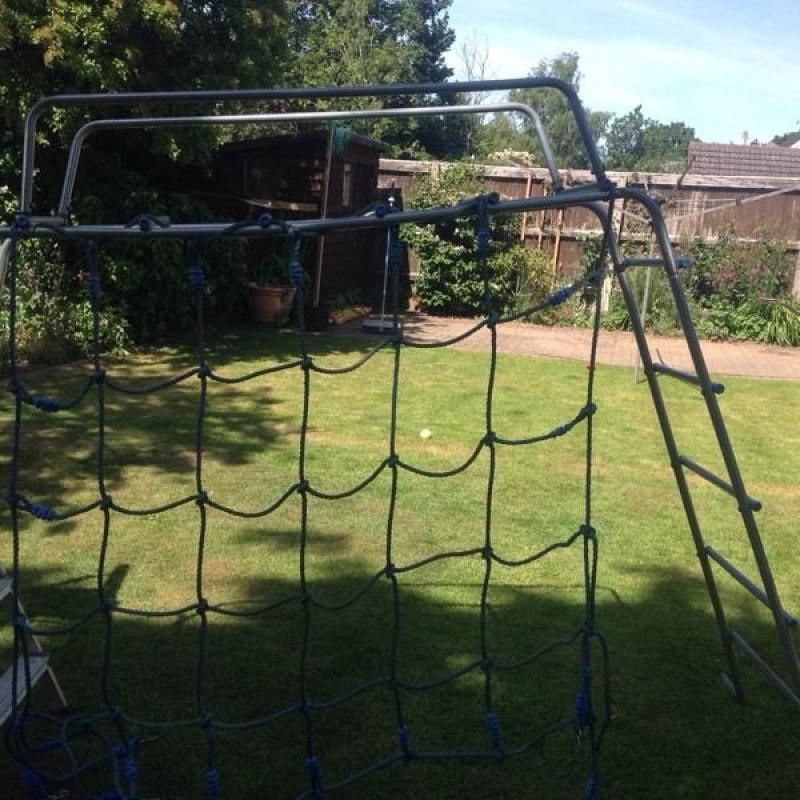Tp monkey bars and scrambling net