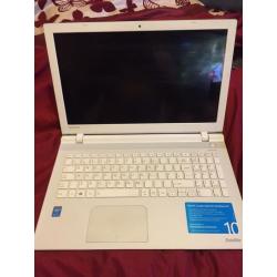 TOSHIBA LAPTOP *LIKE NEW*