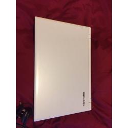 TOSHIBA LAPTOP *LIKE NEW*