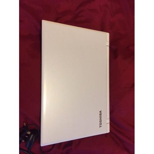 TOSHIBA LAPTOP *LIKE NEW*