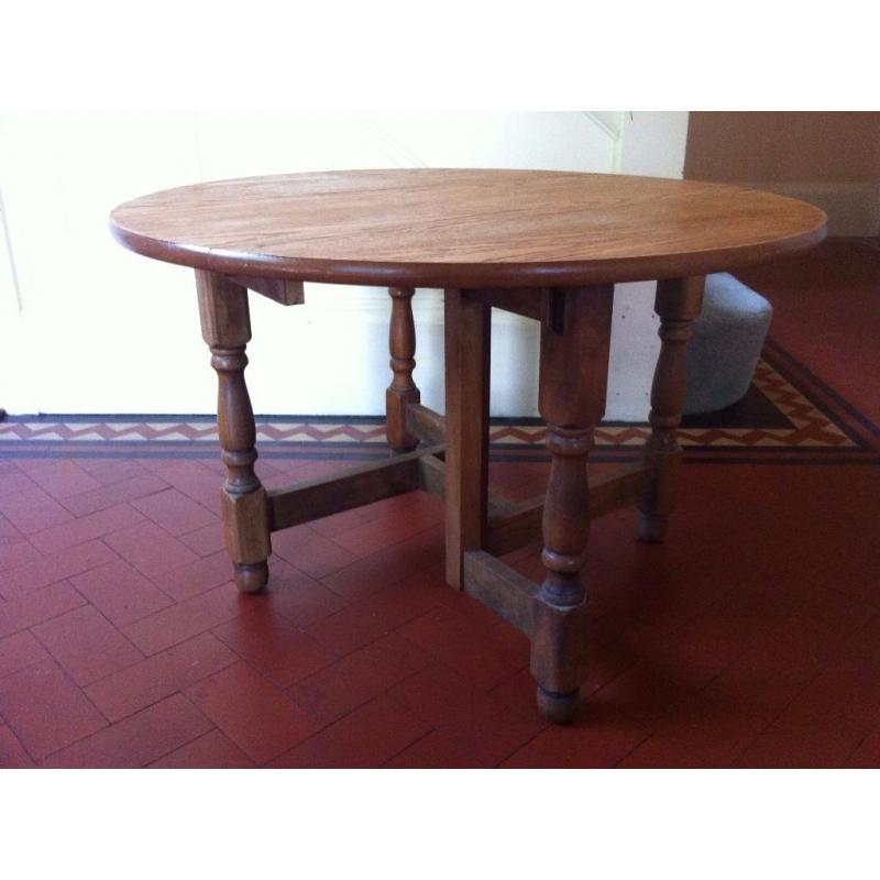 Lovely Vintage Characterful Coffee or Foldable Drop Leaf Gate Leg Ocassional Table