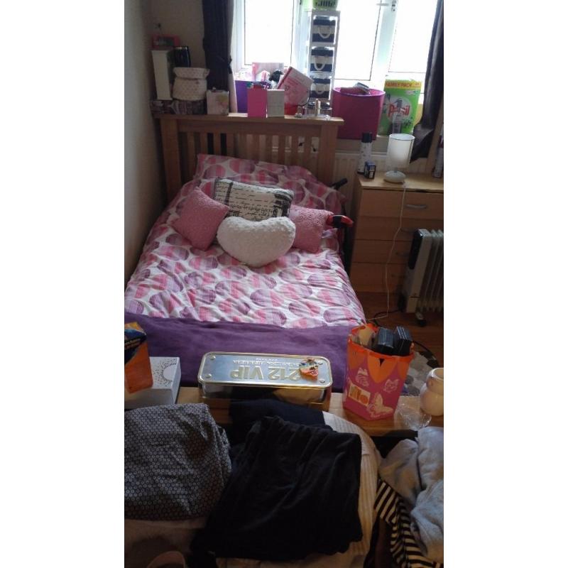 Looking for a nice person to share a clean and cosy double room