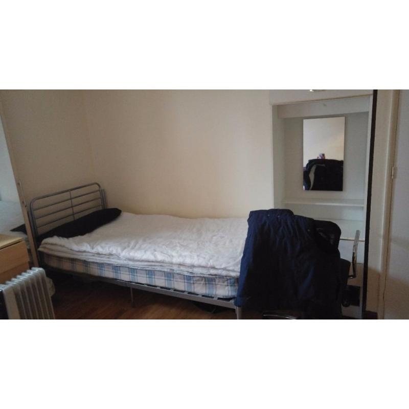 Looking for a nice person to share a clean and cosy double room