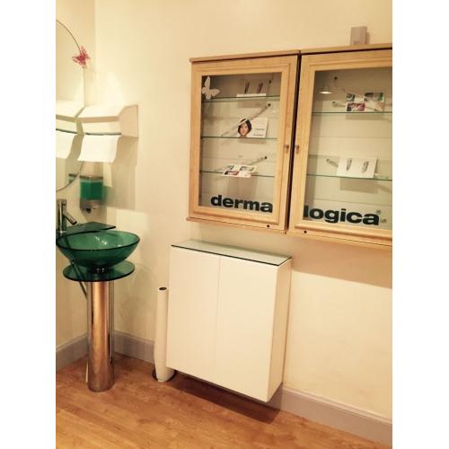 Beauty salon shop retail display glass lockable lights cabinets