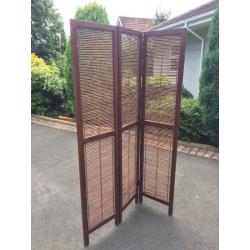 Rattan privacy screen
