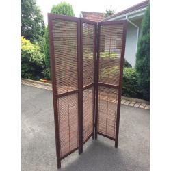 Rattan privacy screen