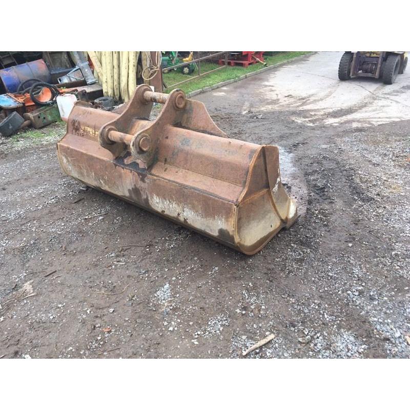 Grading bucket for 20 ton