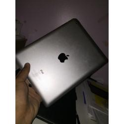 APPLE IPAD 2 - 16GB - WIFI ONLY - WHITE AND SILVER FOR SALE - GREAT CONDITION