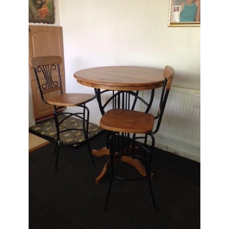 Table and 2 matching stools