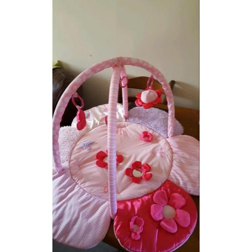 Red kite pink petal play gym