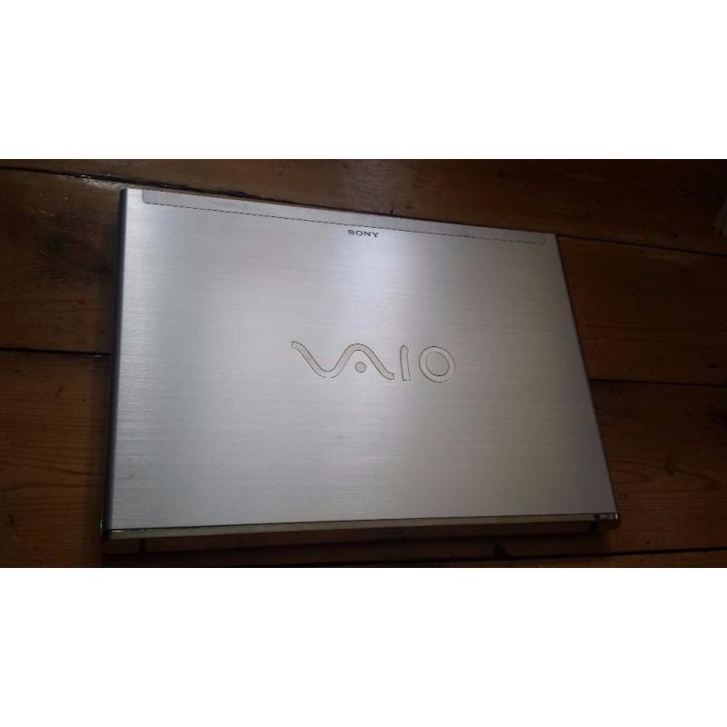 Sony Vaio SVT1311B4E laptop 500gb hd and SSD hd with 6gb ram Intel core i3 - 2nd generation cpu