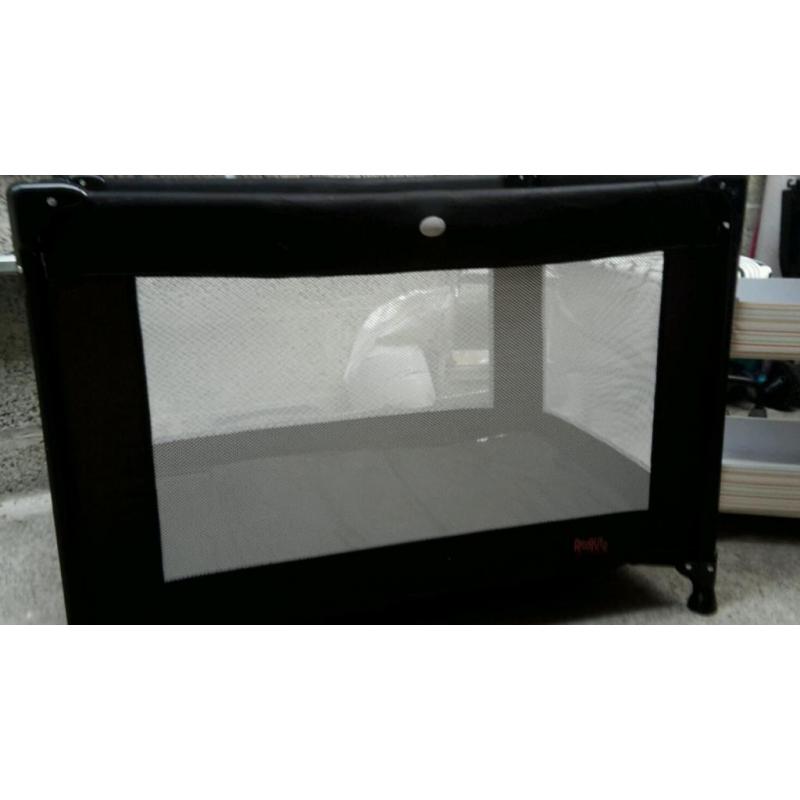 Sleep tight red kite travel cot