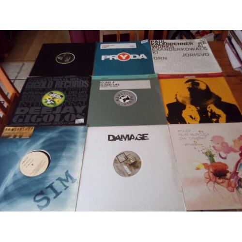 approx 1600x vinyl dj records / 2x solid meta case /1x dj record bag /all cool titles/ trance, dance