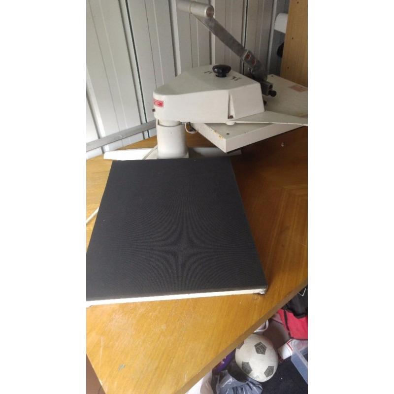SWING AWAY HEAT PRESS BY THE MAGIC TOUCH T SHIRT PRESS