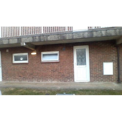 1 bedroom studio ground floor flat