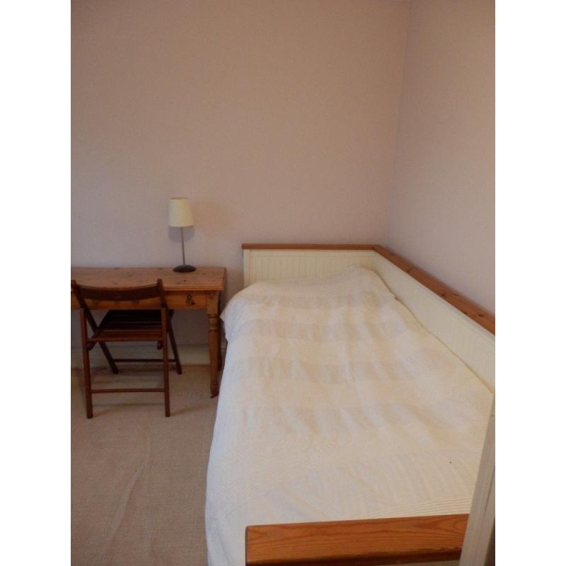 Single room to rent in family home just off North Street SOUTHVILLE