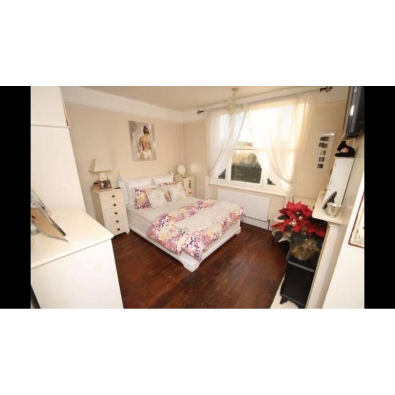 Wardrobe, Chest of Drawers & Bedside Tables **STUNNING**