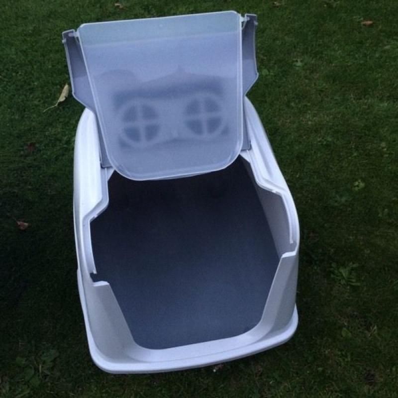 Cat litter tray