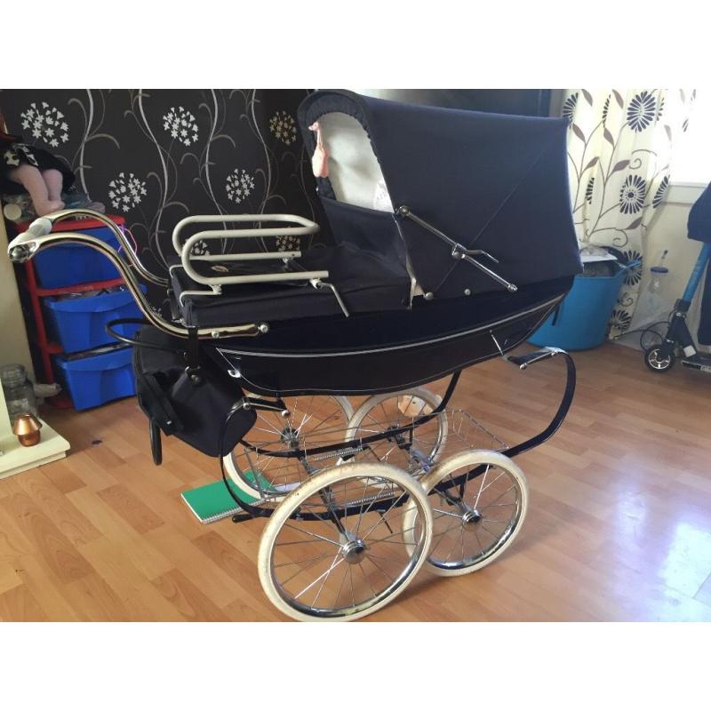 Nay silvercross dolls Pram with accessories