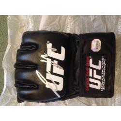 SIGNED SPORTS MEMORABILLIA SIGNED CONNOR NOTORIOUS MCGREGOR UFC GLOVE