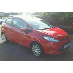 Red ford fiesta 5750ono