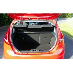 Red ford fiesta 5750ono
