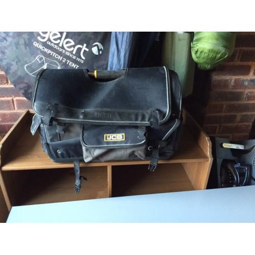 JCB tool bag tool storeage hand tools makita dewalt site