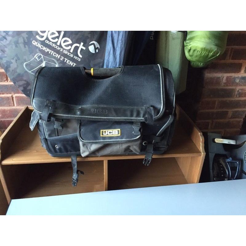 JCB tool bag tool storeage hand tools makita dewalt site