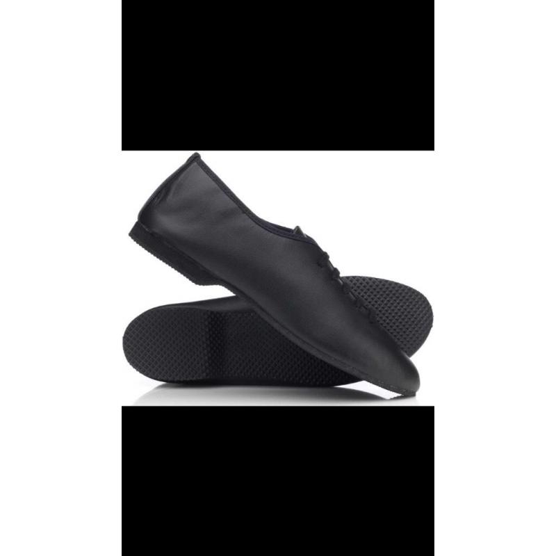 Black leather jazz shoes size 7