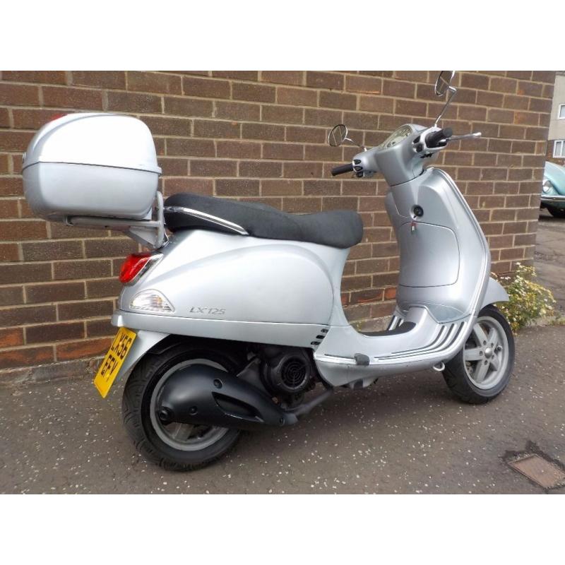 PIAGGIO VESPA LX125. NEW MOT, JUST SERVICED, GOOD CONDITION!