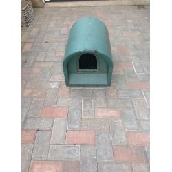 Plastic cat kennel Very Good Condition