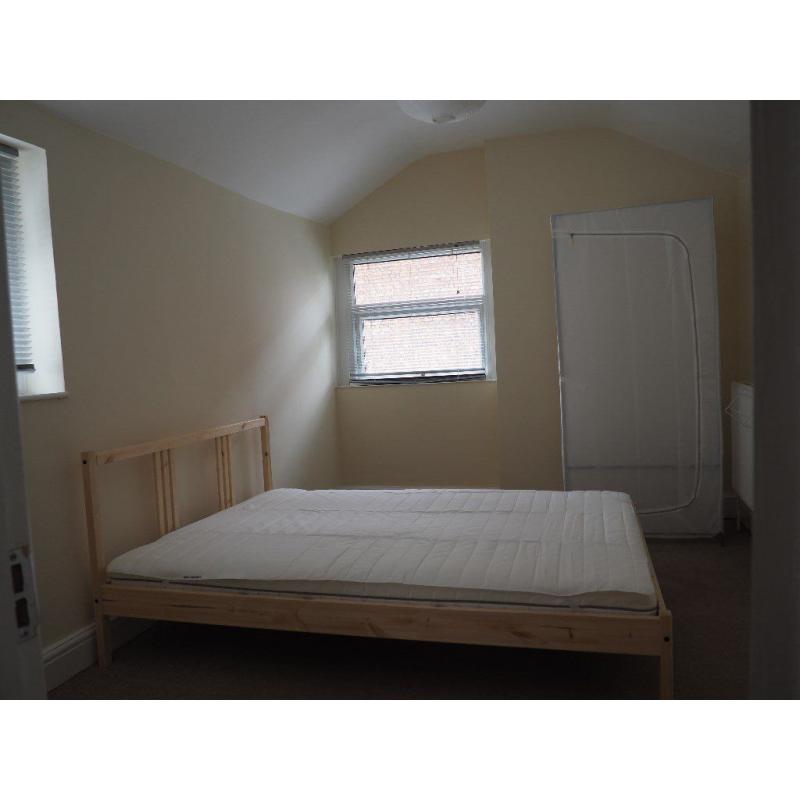 Double Room in 3 Bedroom House.