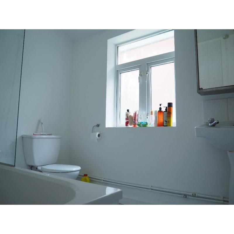 Double Room in 3 Bedroom House.
