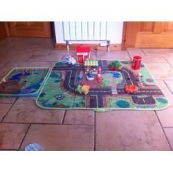 Happyland play set (in excellent condition)