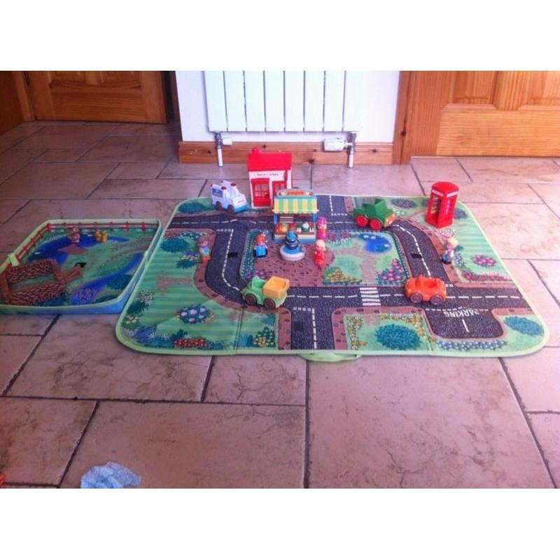 Happyland play set (in excellent condition)