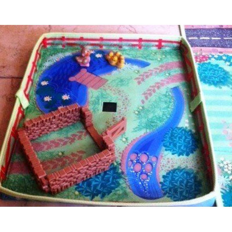 Happyland play set (in excellent condition)