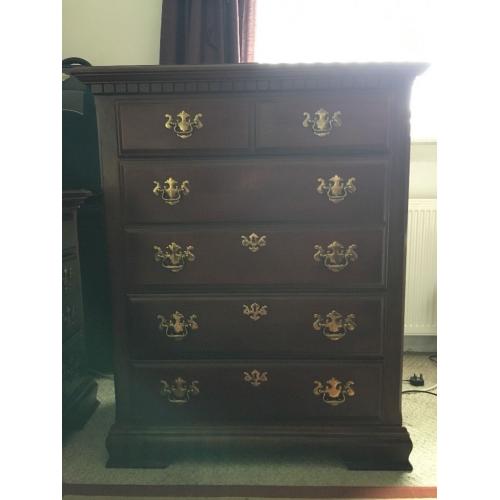 Mahogany chest of drawers
