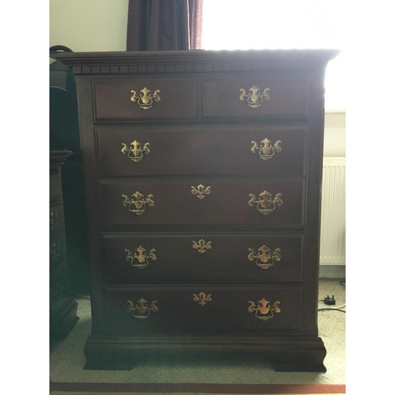 Mahogany chest of drawers