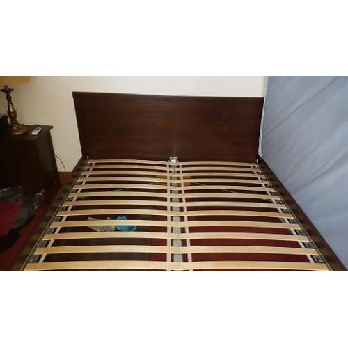 Queen size bed bedroom set with mattress, All in excellent condition Inc drawers and side tables !!!