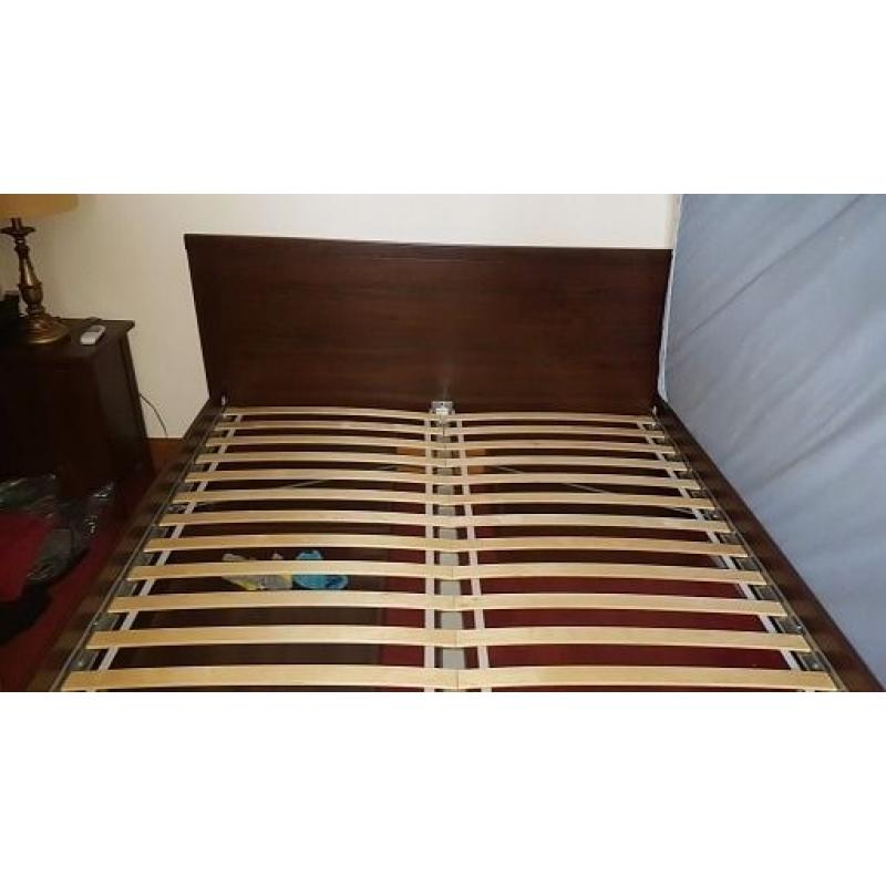 Queen size bed bedroom set with mattress, All in excellent condition Inc drawers and side tables !!!