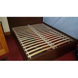 Queen size bed bedroom set with mattress, All in excellent condition Inc drawers and side tables !!!
