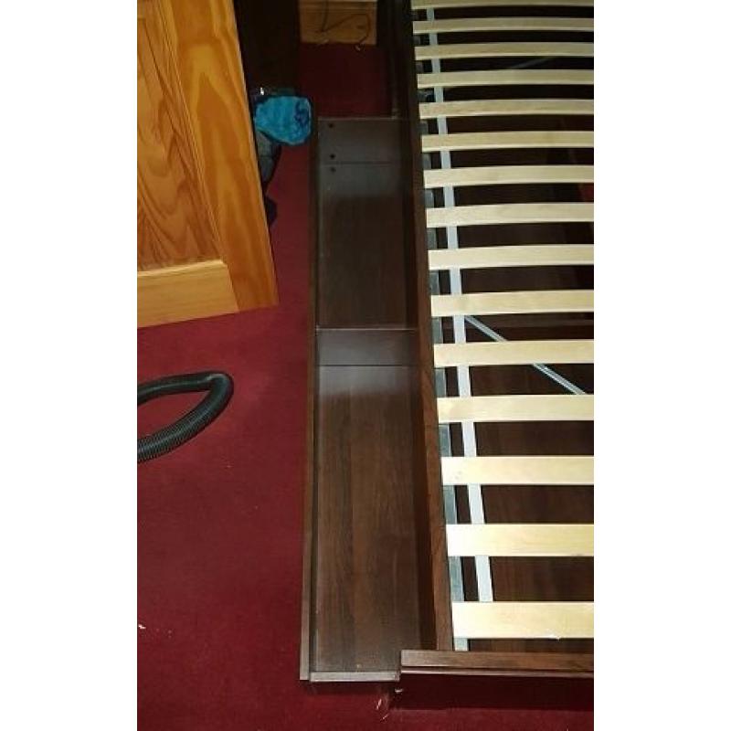 Queen size bed bedroom set with mattress, All in excellent condition Inc drawers and side tables !!!