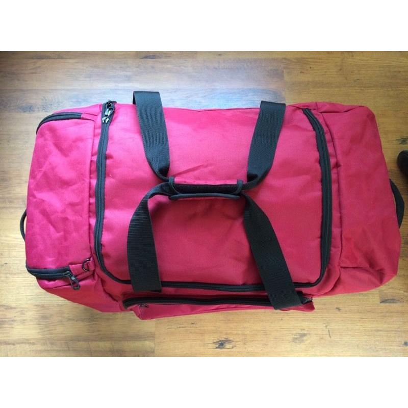 Huge red holdall. Good condition.