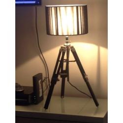 TRIPOD TABLE LAMP